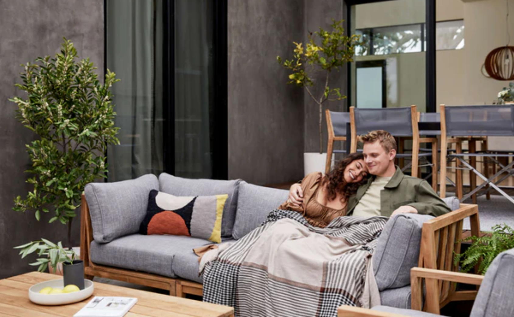 Do’s and Don’ts When Placing Teak Outdoor Furniture for a Better Outdoor Space
